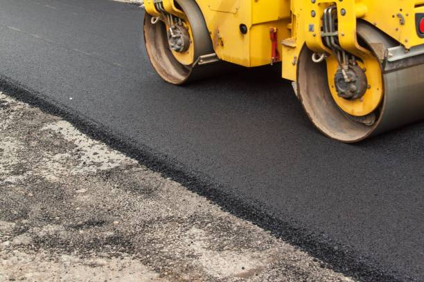 Best Professional Driveway Pavers  in Newburg, WI